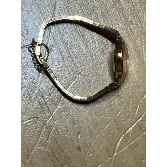 Vintage pulsar quartz gold tone wrist watch. sleek. classic. untested. - Picture 9 of 11